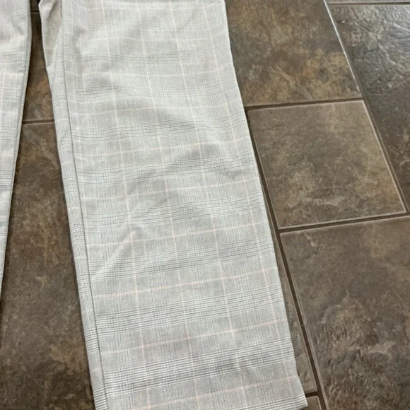 💰Make an offer, bundle and save💰 Ladies Zara Gray Checkered Pants - Picture 3 of 4